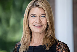 Porträtfoto von Claudia Hofenbitzer