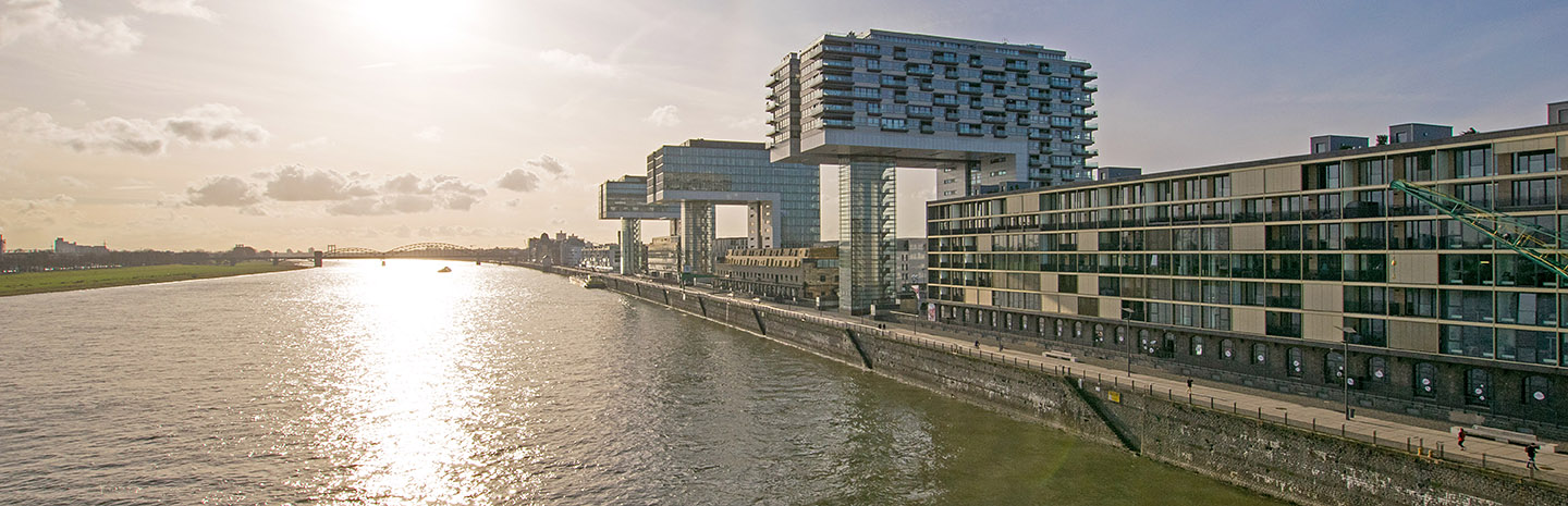 Blick über den Rheinauhafen in Köln, Kranenhäuser