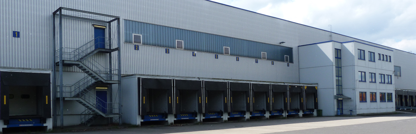 [Translate to Englisch:] Außenansicht Halle, Logistik 