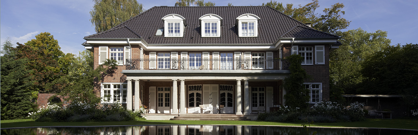[Translate to Englisch:] Außenansicht Wohnhaus, Villa