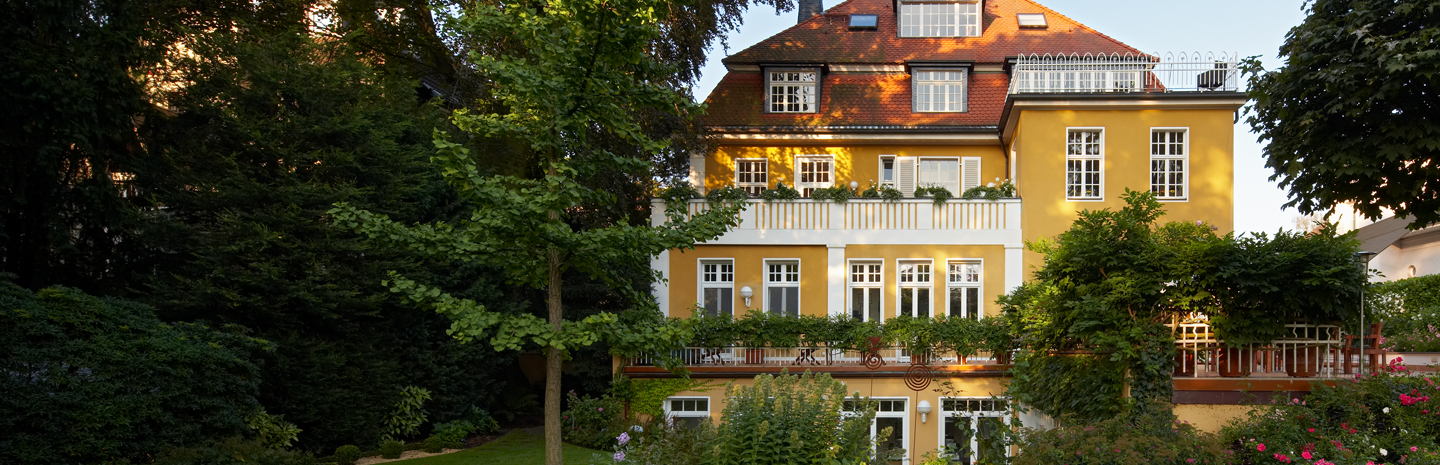 Privatimmobilie, Villa mit Garten, Außenansicht