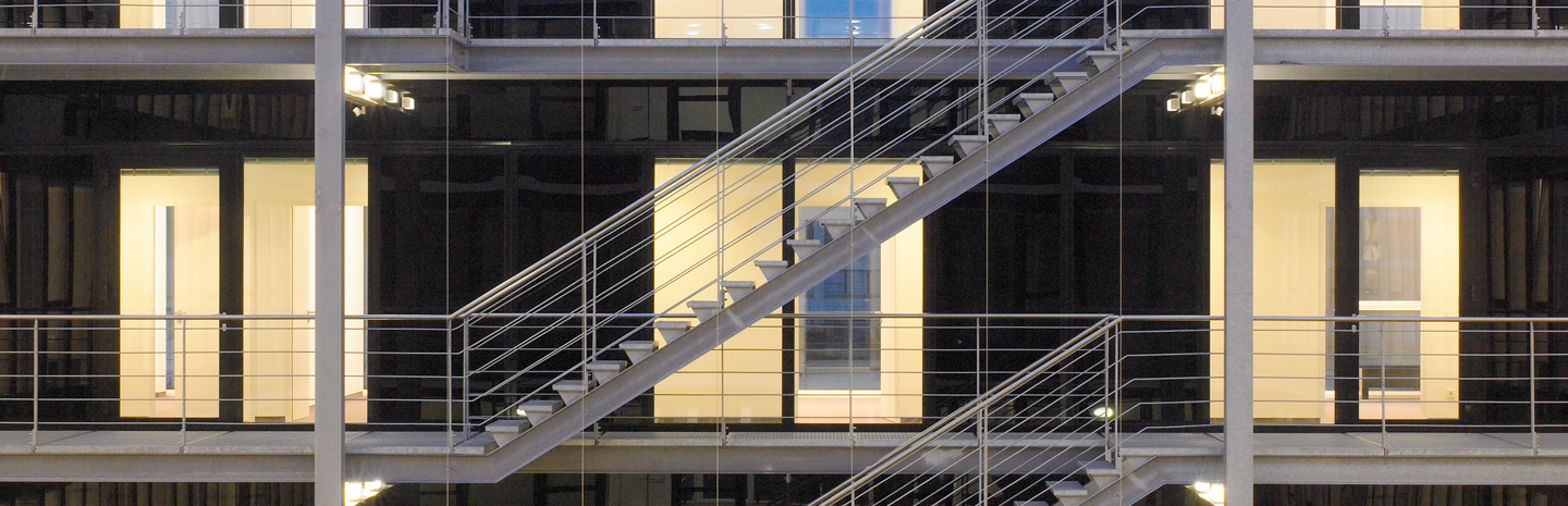 Außenansicht Fassade Büroimmobilie, Treppe